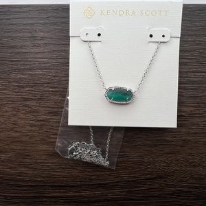 Kendra Scott Elisa Silver Pendant Necklace in Emerald Cat's Eye